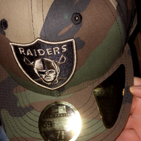 New Era LV Raiders 7 3/8 Camo Fitted - Picture 4 of 5